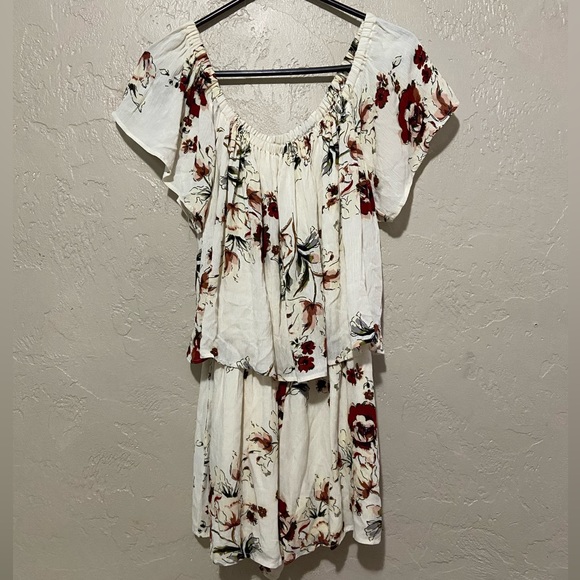 Kori Floral Romper size Medium - Picture 1 of 4